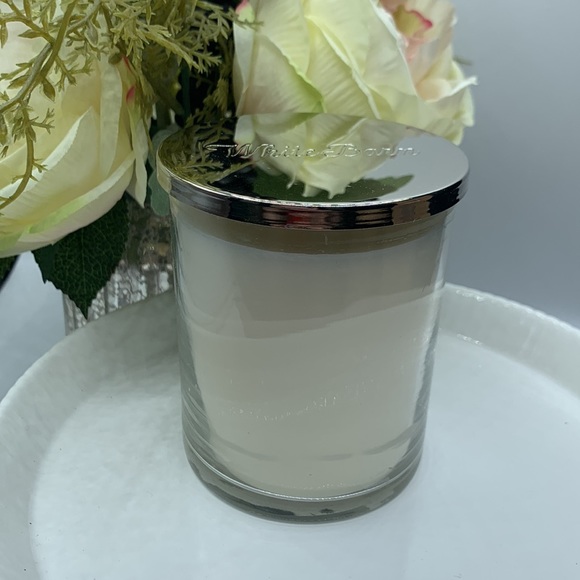 Bath & Body Works Eucalyptus Rain Signature Single Wick Candle - Picture 2 of 3